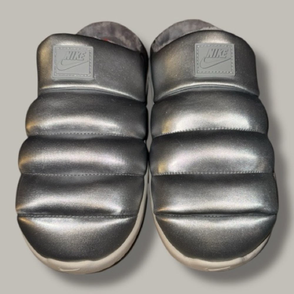 New! Nike Burrow SE Slides Slippers Silver Light
Women's Size 7 No Box